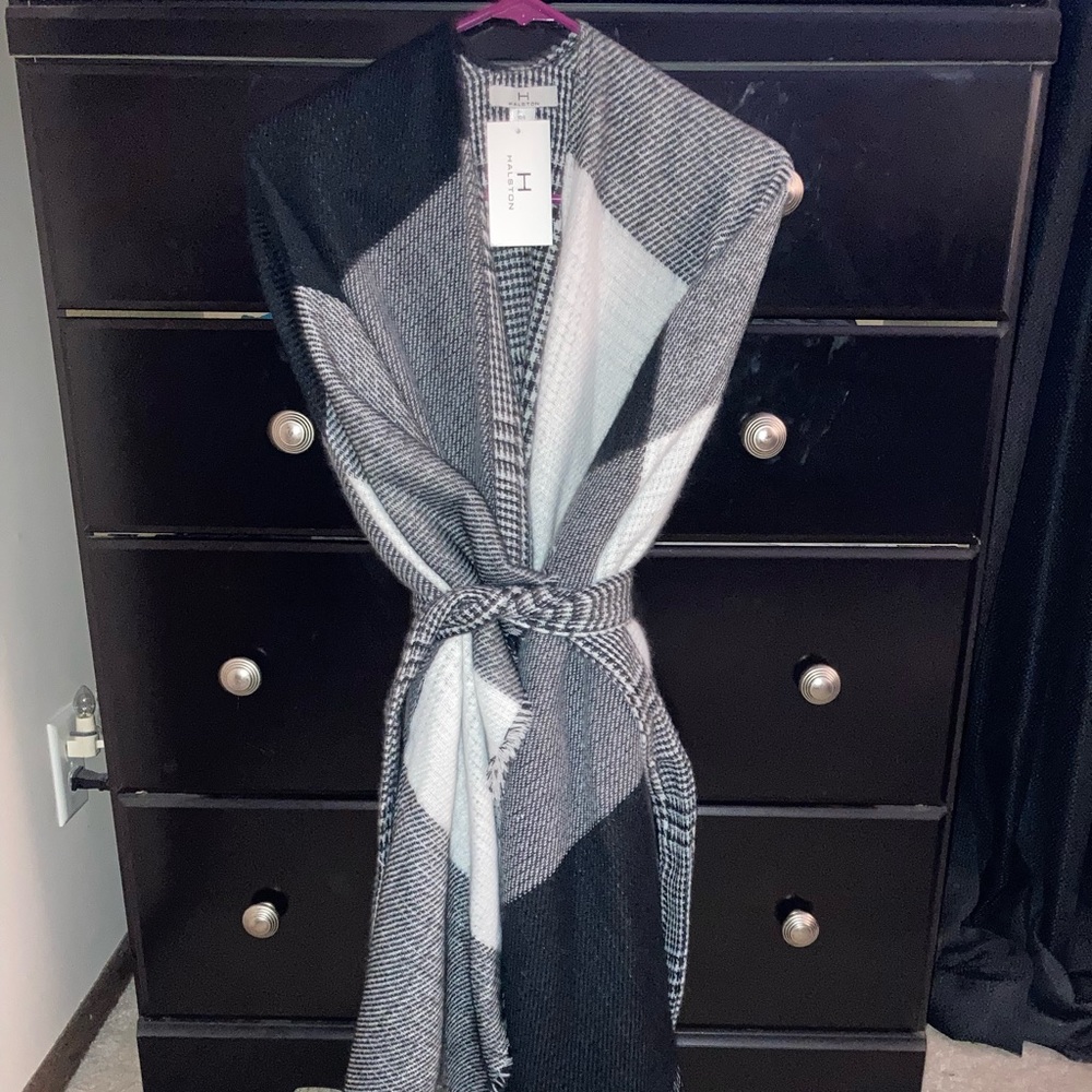 Brand new with tags, never worn, black and white reversible Halston poncho